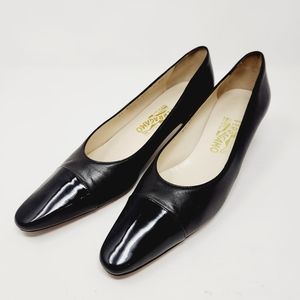 Salvatore Ferragamo Women's black leather pumps sz 9